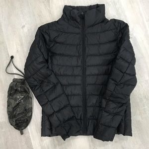 Uniqlo ultra light down jacket with pouch